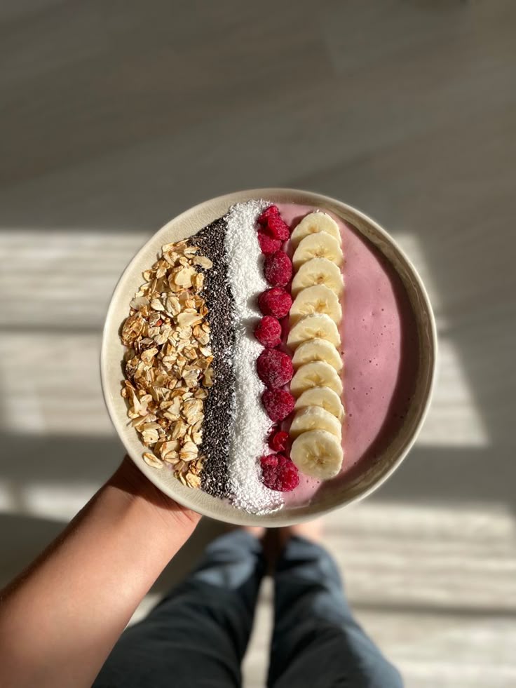 Salad Jars & Smoothie Bowls: Pretty Food That’s Actually Nutritious